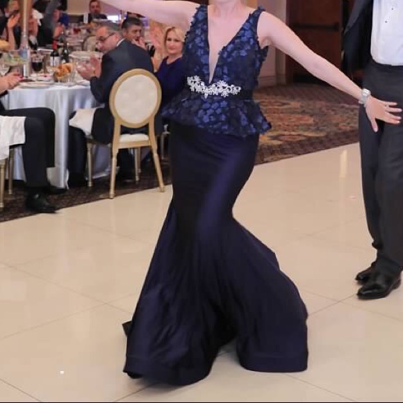 Jessica Angel evening gown with crystal belt - Picture 4 of 8